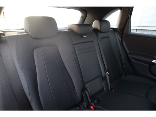 Mercedes-Benz B-Klasse 250 e Busin. Sfeerverlichting / Camera / 19inch / Trekhaak ActivLease financial lease