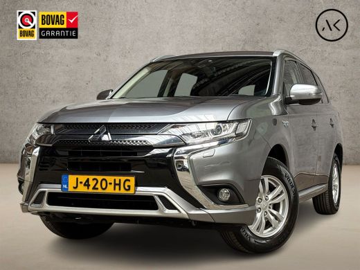 Mitsubishi Outlander 2.4 PHEV Deluxe 225Pk Automaat (NAVIGATIE, CAMERA, STOELVERWARMING, GETINT GLAS, SPORTSTOELEN, CR...