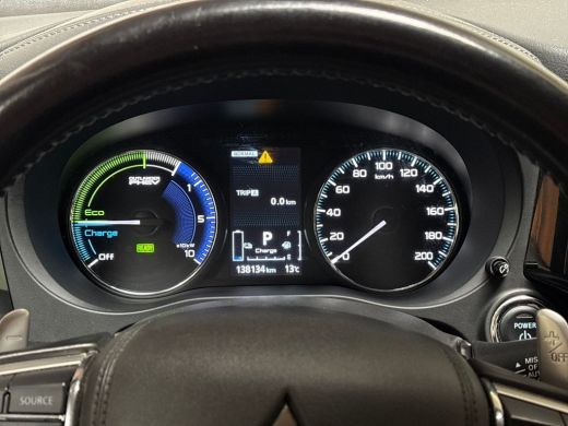 Mitsubishi Outlander 2.4 PHEV Deluxe 225Pk Automaat (NAVIGATIE, CAMERA, STOELVERWARMING, GETINT GLAS, SPORTSTOELEN, CR... ActivLease financial lease