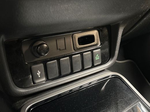 Mitsubishi Outlander 2.4 PHEV Deluxe 225Pk Automaat (NAVIGATIE, CAMERA, STOELVERWARMING, GETINT GLAS, SPORTSTOELEN, CR... ActivLease financial lease