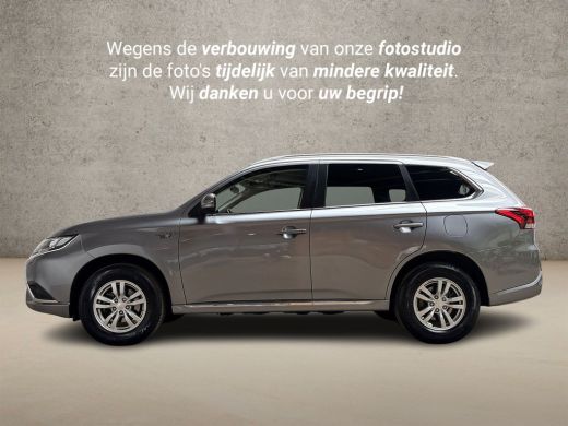 Mitsubishi Outlander 2.4 PHEV Deluxe 225Pk Automaat (NAVIGATIE, CAMERA, STOELVERWARMING, GETINT GLAS, SPORTSTOELEN, CR... ActivLease financial lease