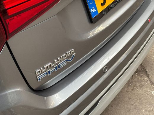 Mitsubishi Outlander 2.4 PHEV Deluxe 225Pk Automaat (NAVIGATIE, CAMERA, STOELVERWARMING, GETINT GLAS, SPORTSTOELEN, CR... ActivLease financial lease