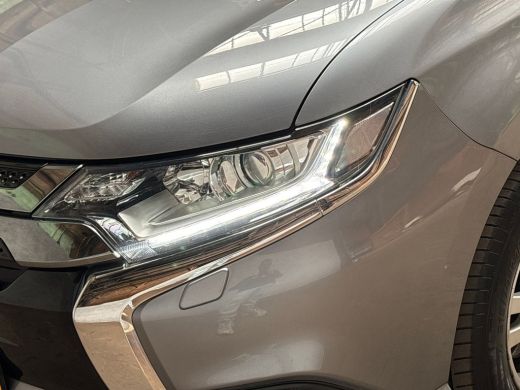 Mitsubishi Outlander 2.4 PHEV Deluxe 225Pk Automaat (NAVIGATIE, CAMERA, STOELVERWARMING, GETINT GLAS, SPORTSTOELEN, CR... ActivLease financial lease