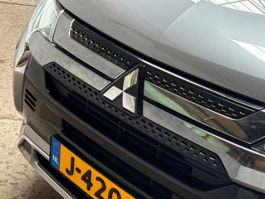 Mitsubishi Outlander 2.4 PHEV Deluxe 225Pk Automaat (NAVIGATIE, CAMERA, STOELVERWARMING, GETINT GLAS, SPORTSTOELEN, CR... ActivLease financial lease