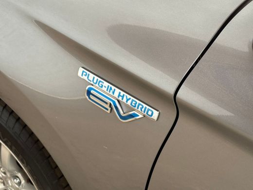 Mitsubishi Outlander 2.4 PHEV Deluxe 225Pk Automaat (NAVIGATIE, CAMERA, STOELVERWARMING, GETINT GLAS, SPORTSTOELEN, CR... ActivLease financial lease