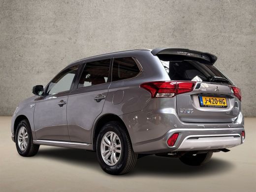 Mitsubishi Outlander 2.4 PHEV Deluxe 225Pk Automaat (NAVIGATIE, CAMERA, STOELVERWARMING, GETINT GLAS, SPORTSTOELEN, CR... ActivLease financial lease