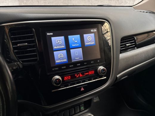 Mitsubishi Outlander 2.4 PHEV Deluxe 225Pk Automaat (NAVIGATIE, CAMERA, STOELVERWARMING, GETINT GLAS, SPORTSTOELEN, CR... ActivLease financial lease