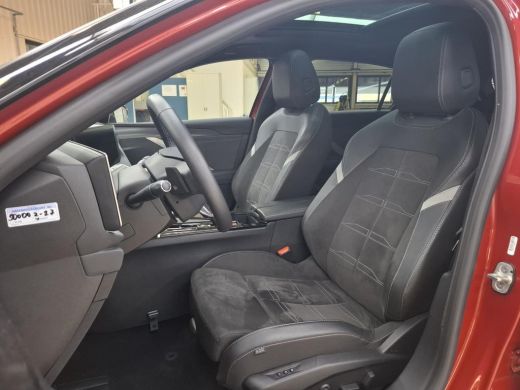 Opel Astra 1.2 Turbo Hybrid Ultimate | Schuif-/Kanteldak | Alcantara | Stoel/Stuurverwarming | HUD | Intelli... ActivLease financial lease
