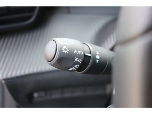Peugeot 2008 1.2 Hybrid 136 Style | Parkeerhulp achter | LMV | Apple Carplay | Climate control | Cruise Contro... ActivLease financial lease