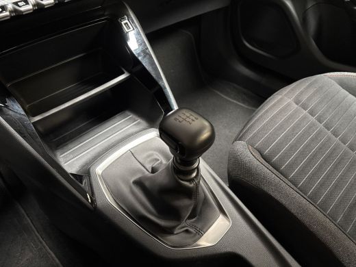 Peugeot 2008 1.2 PureTech Sport (APPLE CARPLAY, NAVIGATIE, LANE ASSIST, SPORTSTOELEN, PARKEERSENSOREN, CRUISE,... ActivLease financial lease