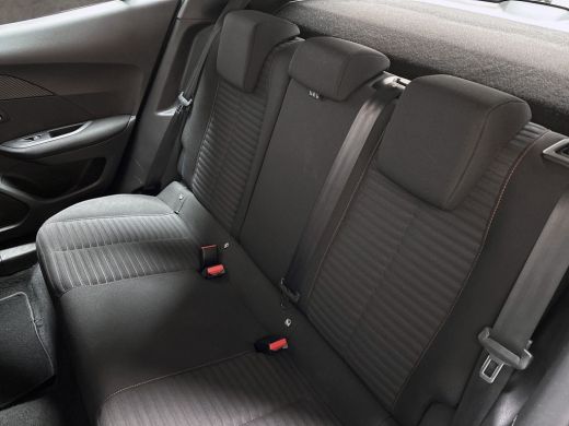 Peugeot 2008 1.2 PureTech Sport (APPLE CARPLAY, NAVIGATIE, LANE ASSIST, SPORTSTOELEN, PARKEERSENSOREN, CRUISE,... ActivLease financial lease