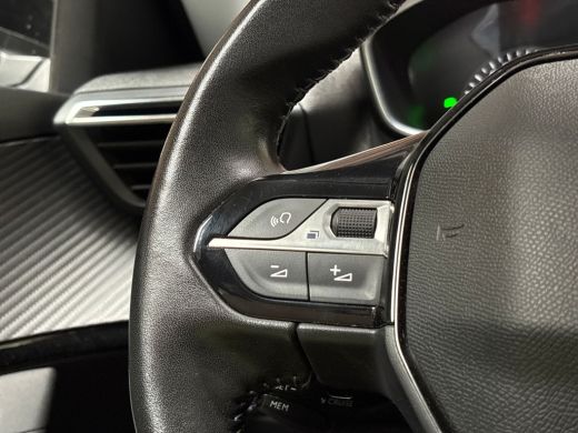 Peugeot 2008 1.2 PureTech Sport (APPLE CARPLAY, NAVIGATIE, LANE ASSIST, SPORTSTOELEN, PARKEERSENSOREN, CRUISE,... ActivLease financial lease