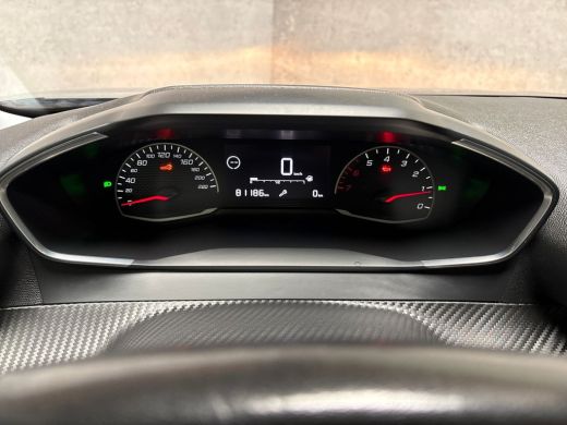 Peugeot 2008 1.2 PureTech Sport (APPLE CARPLAY, NAVIGATIE, LANE ASSIST, SPORTSTOELEN, PARKEERSENSOREN, CRUISE,... ActivLease financial lease