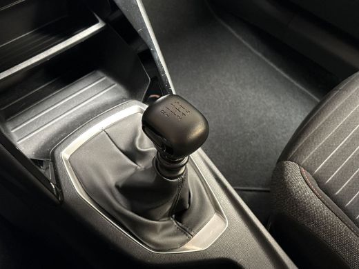 Peugeot 2008 1.2 PureTech Sport (APPLE CARPLAY, NAVIGATIE, LANE ASSIST, TREKHAAK, PARKEERSENSOREN, SPORTSTOELE... ActivLease financial lease