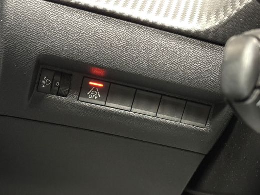 Peugeot 2008 1.2 PureTech Sport (APPLE CARPLAY, NAVIGATIE, LANE ASSIST, TREKHAAK, PARKEERSENSOREN, SPORTSTOELE... ActivLease financial lease
