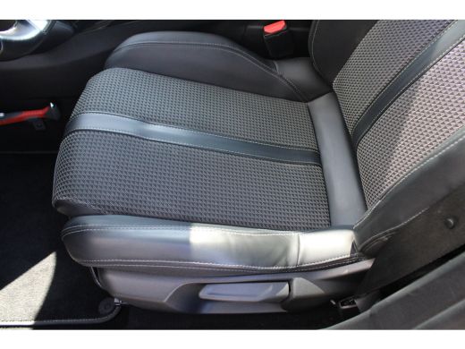 Peugeot 208 1.2 PureTech GT | Automaat | Navigatie | Camera | Panoramadak | Apple carplay | Adaptieve cruise ... ActivLease financial lease