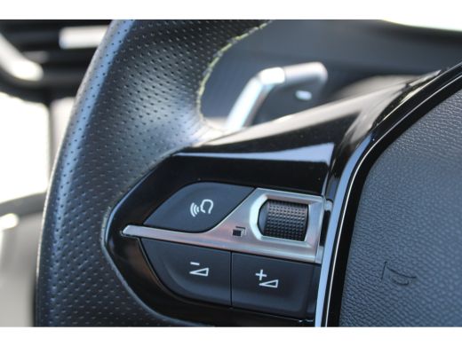 Peugeot 208 1.2 PureTech GT | Automaat | Navigatie | Camera | Panoramadak | Apple carplay | Adaptieve cruise ... ActivLease financial lease