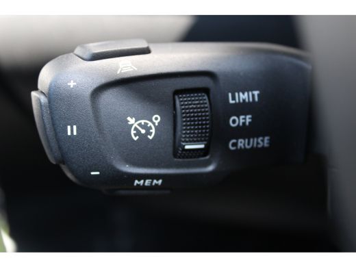 Peugeot 208 1.2 PureTech GT | Automaat | Navigatie | Camera | Panoramadak | Apple carplay | Adaptieve cruise ... ActivLease financial lease