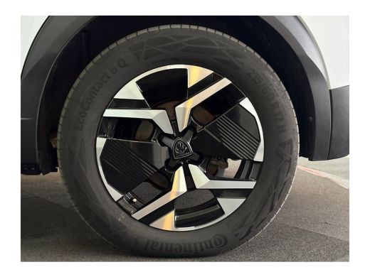 Peugeot e-2008 EV GT 54 kWh | Climate & Cruise C. | Warmtepomp | Full LED | Keyless | Camera | 17" LMV | Sfeerve... ActivLease financial lease