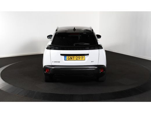 Peugeot e-2008 EV GT 54 kWh | Climate & Cruise C. | Warmtepomp | Full LED | Keyless | Camera | 17" LMV | Sfeerve... ActivLease financial lease