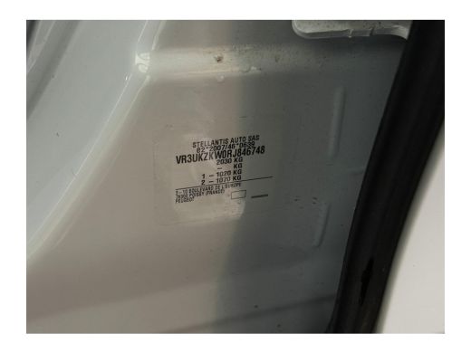 Peugeot e-2008 EV GT 54 kWh | Climate & Cruise C. | Warmtepomp | Full LED | Keyless | Camera | 17" LMV | Sfeerve... ActivLease financial lease