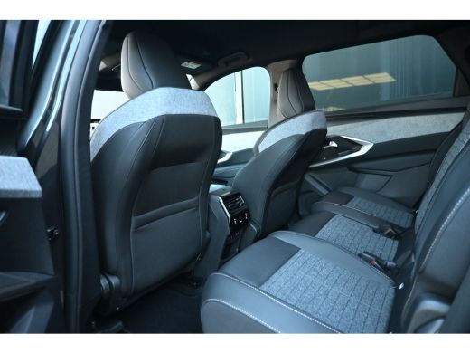Peugeot e-5008 Allure Avantage 73 kWh | Afn. Trekhaak | Allseason | Navigatie | Achteruitrijcamera | Apple Carpl... ActivLease financial lease