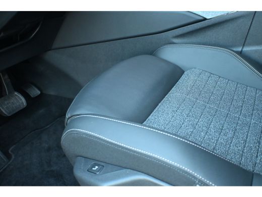 Peugeot e-5008 Allure Avantage 73 kWh | Afn. Trekhaak | Allseason | Navigatie | Achteruitrijcamera | Apple Carpl... ActivLease financial lease