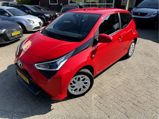 Toyota Aygo 1.0 VVT-i x-play Camera, App Connect ActivLease financial lease