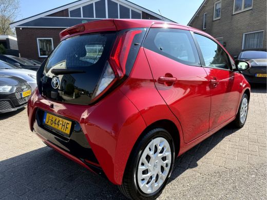 Toyota Aygo 1.0 VVT-i x-play Camera, App Connect ActivLease financial lease