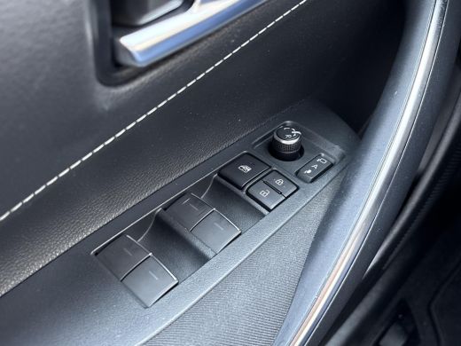 Toyota Corolla Touring Sports 1.8 Hybrid Dynamic **ADAPTIEF CRUISE CONTROL/ KEYLESS/ STOELVERWARMING** ActivLease financial lease