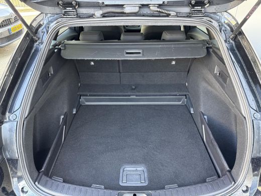 Toyota Corolla Touring Sports 1.8 Hybrid Dynamic **ADAPTIEF CRUISE CONTROL/ KEYLESS/ STOELVERWARMING** ActivLease financial lease