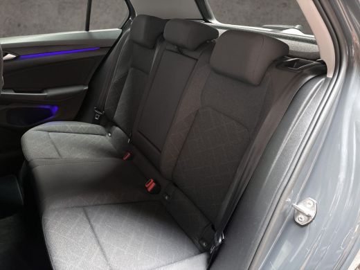 Volkswagen Golf 1.5 TSI Sport (4 CILINDER, APPLE CARPLAY, GROOT NAVI, STUUR/STOELVERWARMING, KEYLESS, GETINT GLAS... ActivLease financial lease