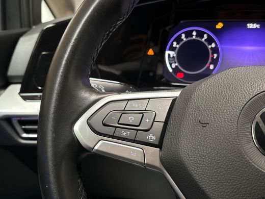 Volkswagen Golf 1.5 TSI Sport (4 CILINDER, APPLE CARPLAY, GROOT NAVI, STUUR/STOELVERWARMING, KEYLESS, GETINT GLAS... ActivLease financial lease