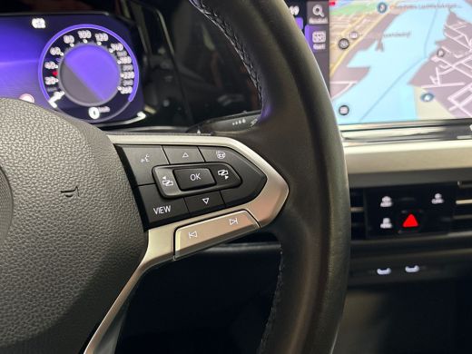 Volkswagen Golf 1.5 TSI Sport (4 CILINDER, APPLE CARPLAY, GROOT NAVI, STUUR/STOELVERWARMING, KEYLESS, GETINT GLAS... ActivLease financial lease