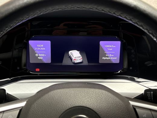 Volkswagen Golf 1.5 TSI Sport (4 CILINDER, APPLE CARPLAY, GROOT NAVI, STUUR/STOELVERWARMING, KEYLESS, GETINT GLAS... ActivLease financial lease