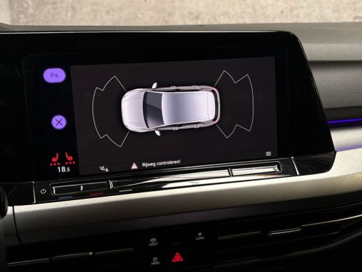 Volkswagen Golf 1.5 TSI Sport (4 CILINDER, APPLE CARPLAY, GROOT NAVI, STUUR/STOELVERWARMING, KEYLESS, GETINT GLAS... ActivLease financial lease