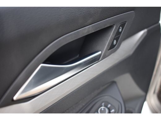 Volkswagen Golf Life Edition eHybrid | 'App-Connect' draadloze smartphone integratie | Achterbank in ongelijke de... ActivLease financial lease