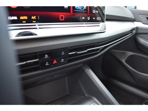 Volkswagen Golf Life Edition eHybrid | 'App-Connect' draadloze smartphone integratie | Achterbank in ongelijke de... ActivLease financial lease