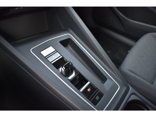 Volkswagen Golf Life Edition eHybrid | 'App-Connect' draadloze smartphone integratie | Achterbank in ongelijke de... ActivLease financial lease