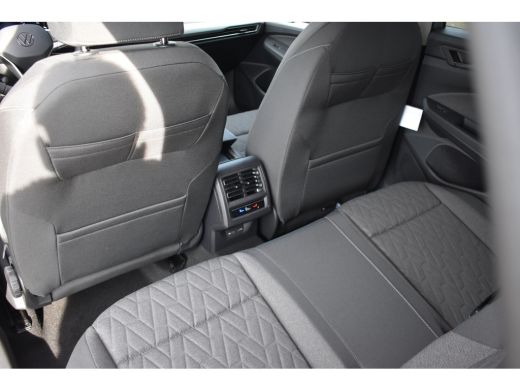 Volkswagen Golf Life Edition eHybrid | 'App-Connect' draadloze smartphone integratie | Achterbank in ongelijke de... ActivLease financial lease