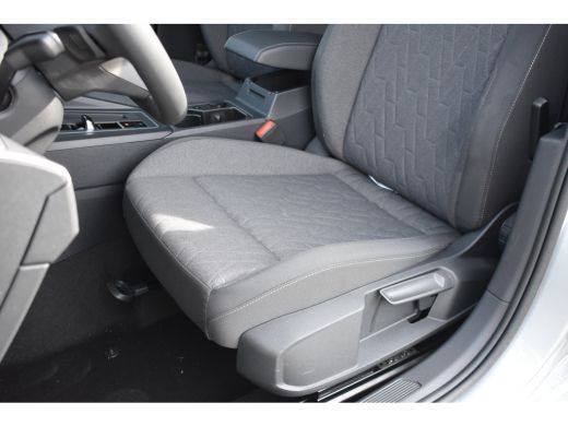 Volkswagen Golf Life Edition eHybrid | 'App-Connect' draadloze smartphone integratie | Achterbank in ongelijke de... ActivLease financial lease