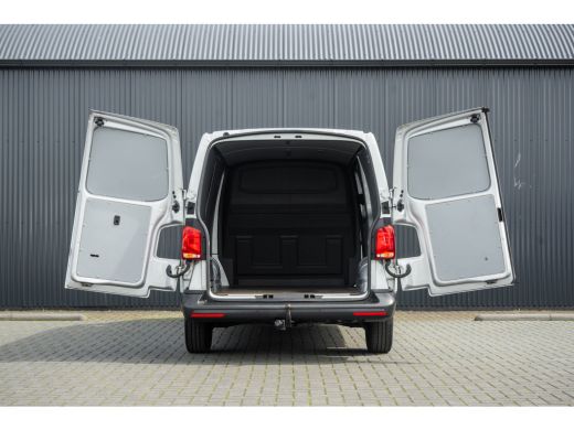 Volkswagen Transporter 2.0 TDI L2H1 | 150 PK | Cruise | Airco | Trekhaak ActivLease financial lease