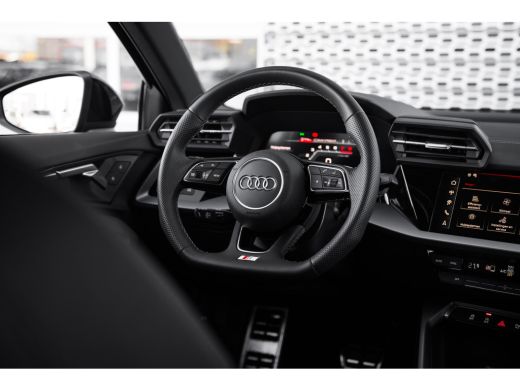 Audi A3 Sportback 30 TFSI S edition | ACC | Sportstoelen | LED | Car Play | ActivLease financial lease