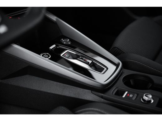 Audi A3 Sportback 30 TFSI S edition | ACC | Sportstoelen | LED | Car Play | ActivLease financial lease