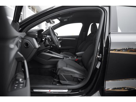 Audi A3 Sportback 30 TFSI S edition | ACC | Sportstoelen | LED | Car Play | ActivLease financial lease