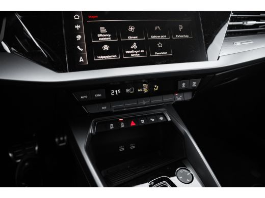 Audi A3 Sportback 30 TFSI S edition | ACC | Sportstoelen | LED | Car Play | ActivLease financial lease
