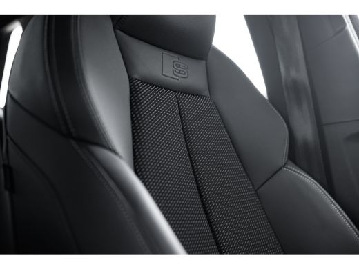 Audi A3 Sportback 30 TFSI S edition | ACC | Sportstoelen | LED | Car Play | ActivLease financial lease