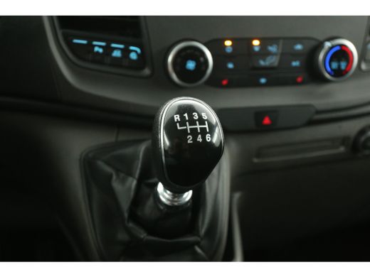 Ford Transit Custom 2.0 TDCI L1H1 | Airco | Cruise | 3 Zits | Trekhaak | Parkeersens. ActivLease financial lease