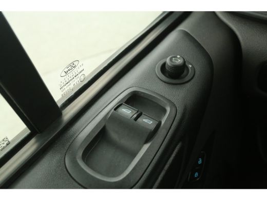 Ford Transit Custom 2.0 TDCI L1H1 | Airco | Cruise | 3 Zits | Trekhaak | Parkeersens. ActivLease financial lease