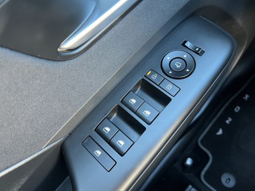Hyundai Kona 1.6 GDI 141pk HEV Comfort Smart | Camera | Draadloos carplay | Climate control | Adaptive cruise ... ActivLease financial lease
